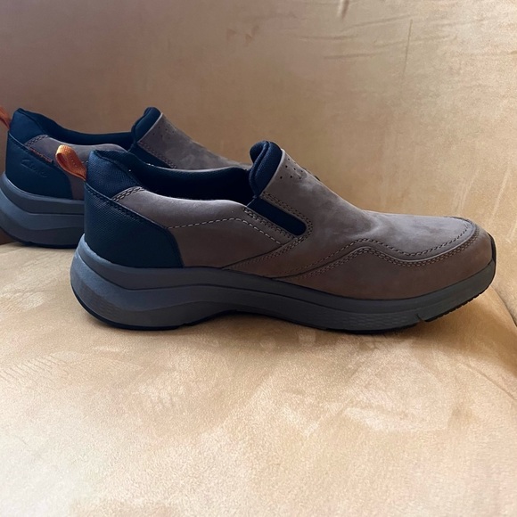 New Clarks Wave 2.0 Edge Dark Taupe Men’s Leather Shoes